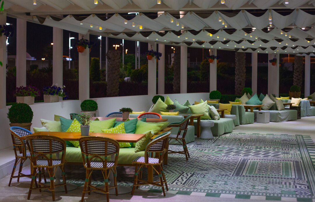 restaurant-hall-